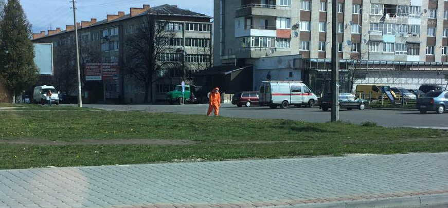 Фото дня. У Дрогобичі дизенфікують вулиці, фото-2 Фото дня. У Дрогобичі дизенфікують вулиці, фото-2