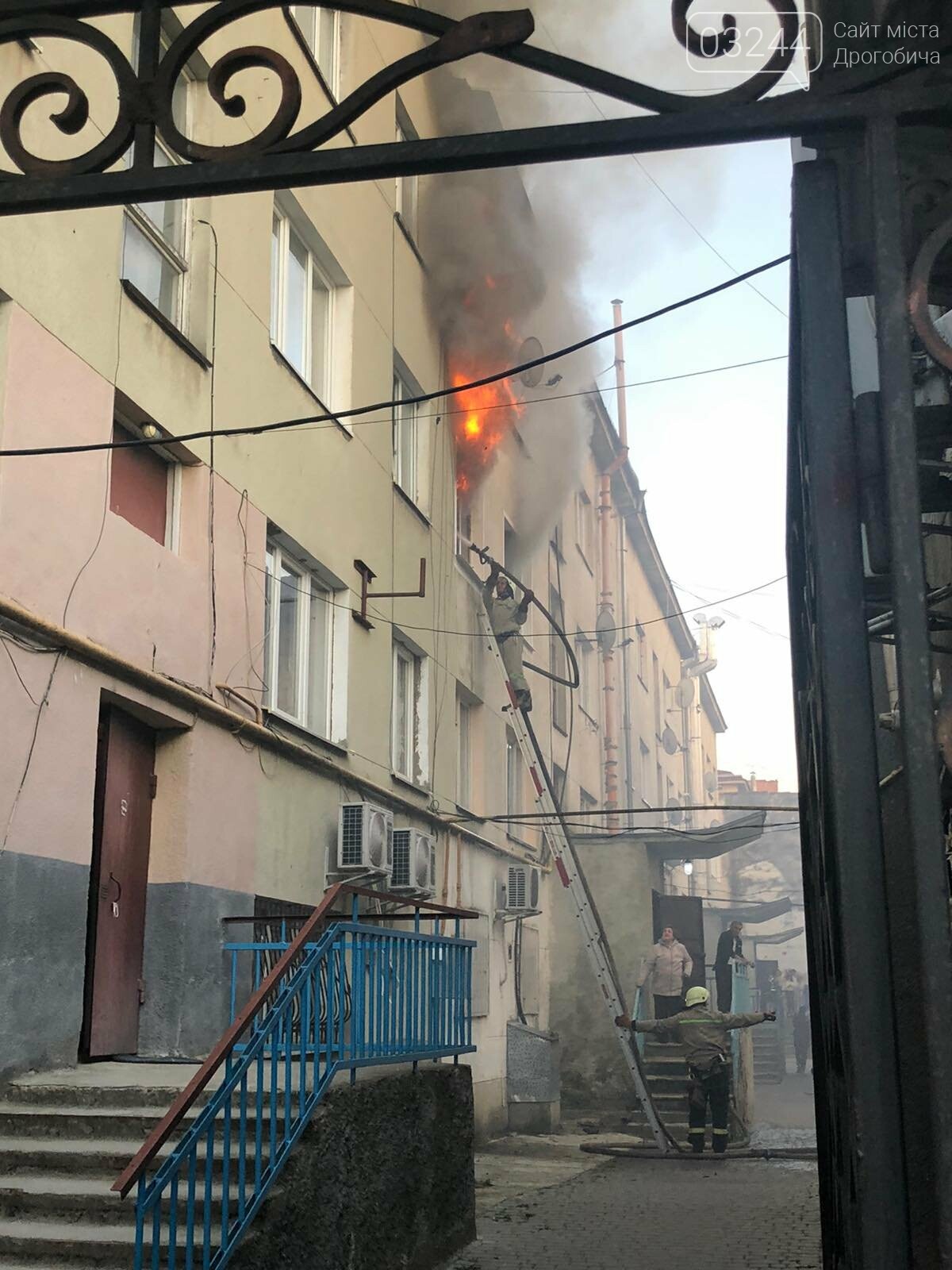 Пожежа на Площі Ринок у Дрогобичі - ДОПОВНЕНО, фото-1 Пожежа на Площі Ринок у Дрогобичі - ДОПОВНЕНО, фото-1