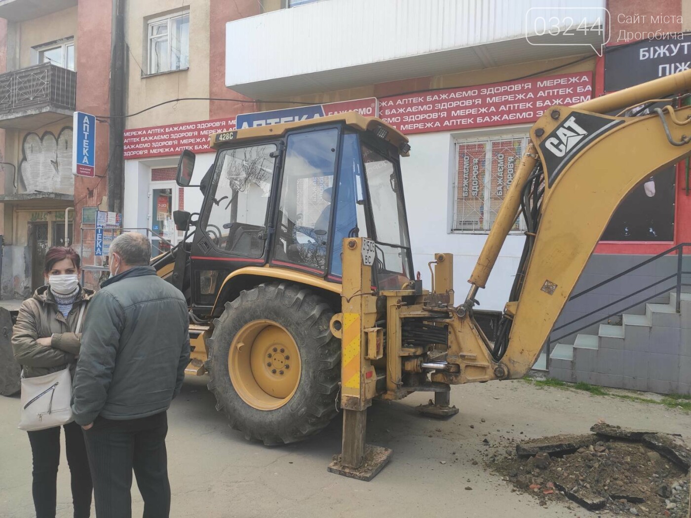 На вулиці Шолом-Алейхема у Дрогобичі комунальники демонтову..., фото-5 На вулиці Шолом-Алейхема у Дрогобичі комунальники демонтовують торгові ятки, фото-5