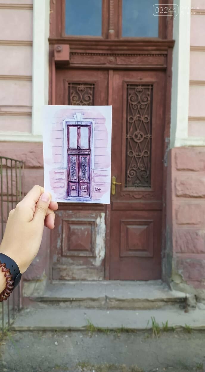Студенка із Києва мріє відреставрувати старовинні двері веч..., фото-3 Студенка із Києва мріє відреставрувати старовинні двері вечірньої дрогобицької школи: продає листівки і збирає так кошти, фото-3