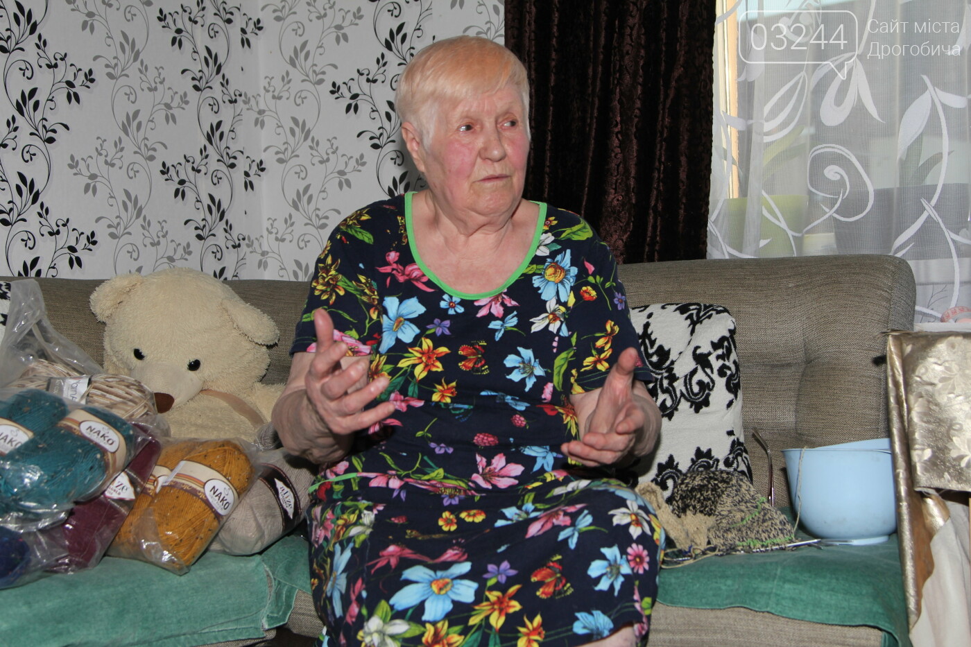 Сила підтримки – небайдужі дрогобичани передали 80-річній Л..., фото-1 Сила підтримки – небайдужі дрогобичани передали 80-річній Людмилі Сидоренко нитки на шкарпетки для військових, фото-1