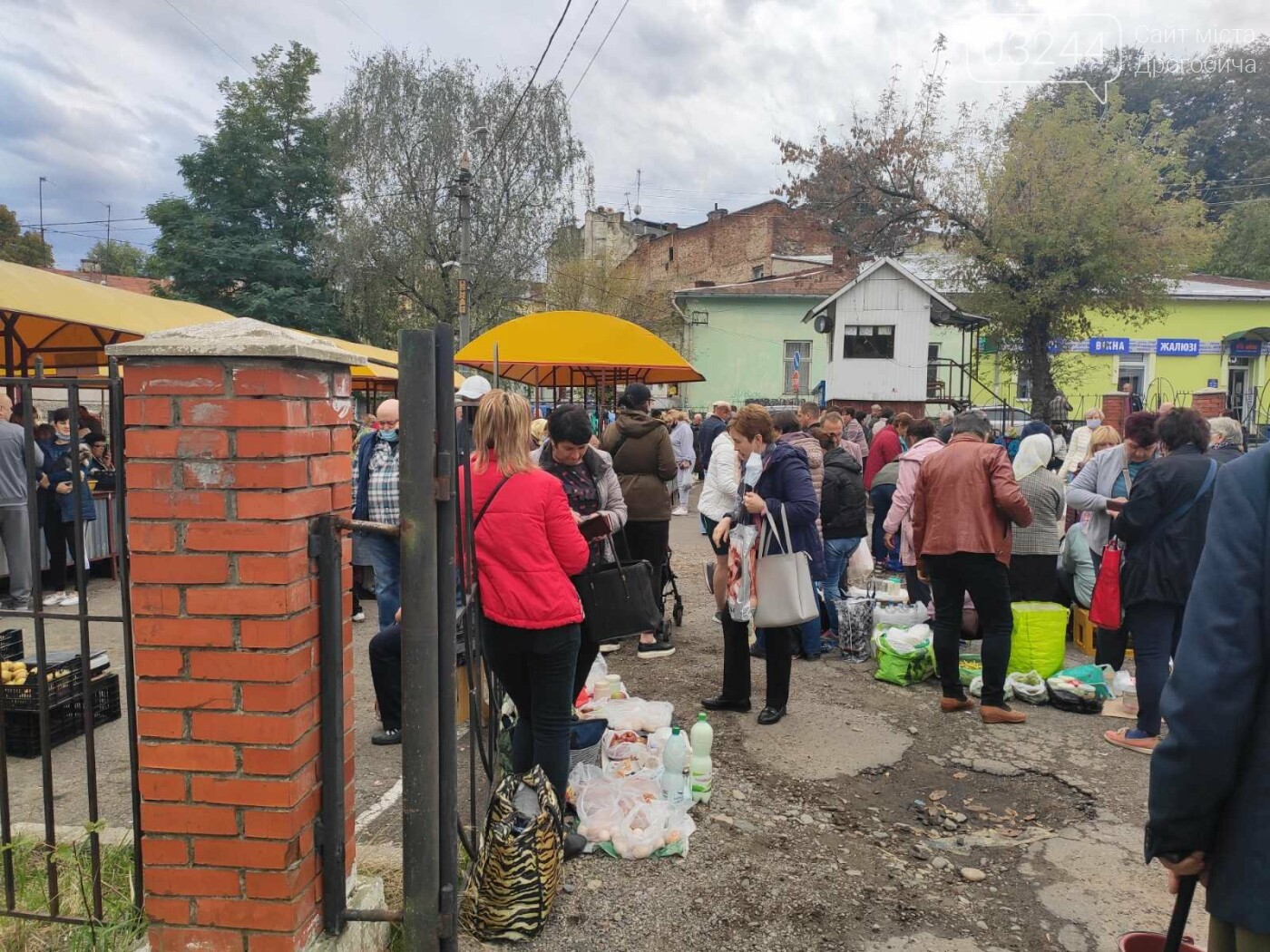 У Дрогобичі зрушення - стихійні торговці із Ковальської пе..., фото-15 У Дрогобичі зрушення - стихійні торговці із Ковальської перейшли на новооблаштований ринок, - ФОТОРЕПОРТАЖ, фото-15