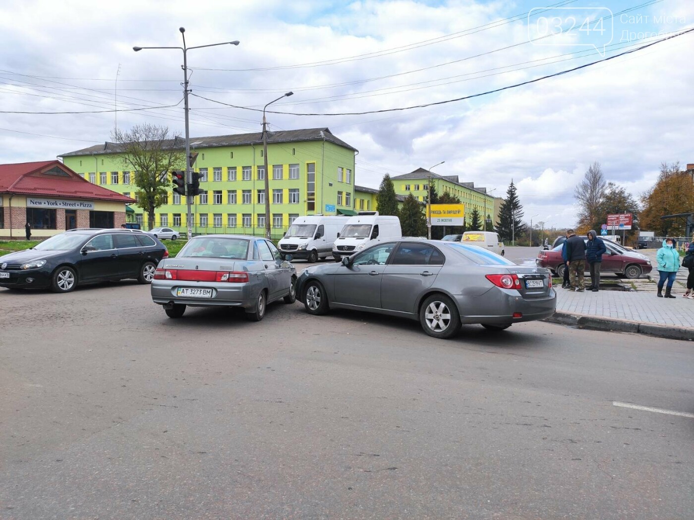 ДТП у Дрогобичі, на вулиці Грушевського, - ФОТО, фото-4 ДТП у Дрогобичі, на вулиці Грушевського, - ФОТО, фото-4