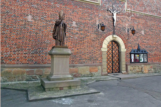 У Дрогобичі та Трускавці вандали понищили пам’ятники Папі І..., фото-2 У Дрогобичі та Трускавці вандали понищили пам’ятники Папі Івану Павлу II, фото-2