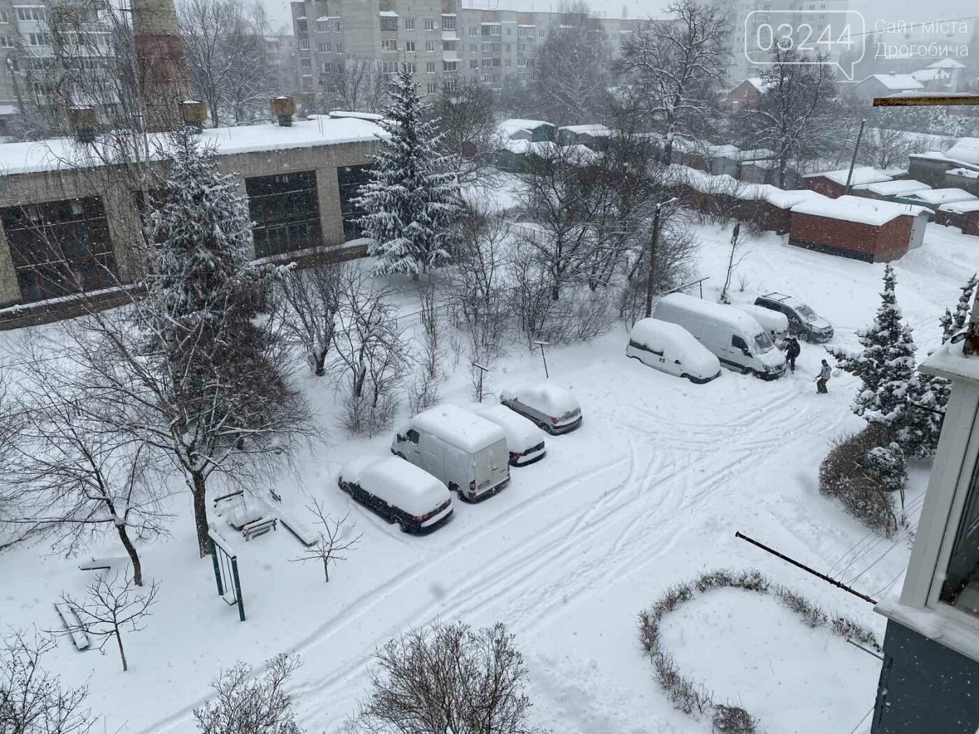 Притрусило: негода перетворила автівки, які не виїжджали к..., фото-10 Притрусило: негода перетворила автівки, які не виїжджали кілька днів, на снігові кургани, - ФОТОРЕПОРТАЖ, фото-10