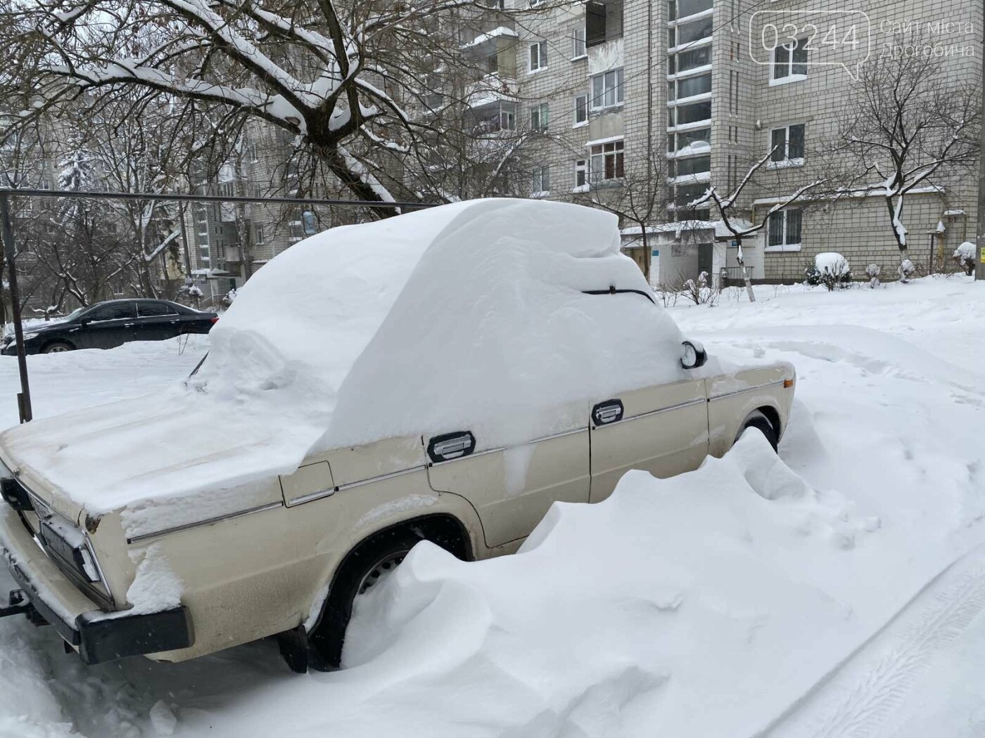 Притрусило: негода перетворила автівки, які не виїжджали кі..., фото-6 Притрусило: негода перетворила автівки, які не виїжджали кілька днів, на снігові кургани, - ФОТОРЕПОРТАЖ, фото-6
