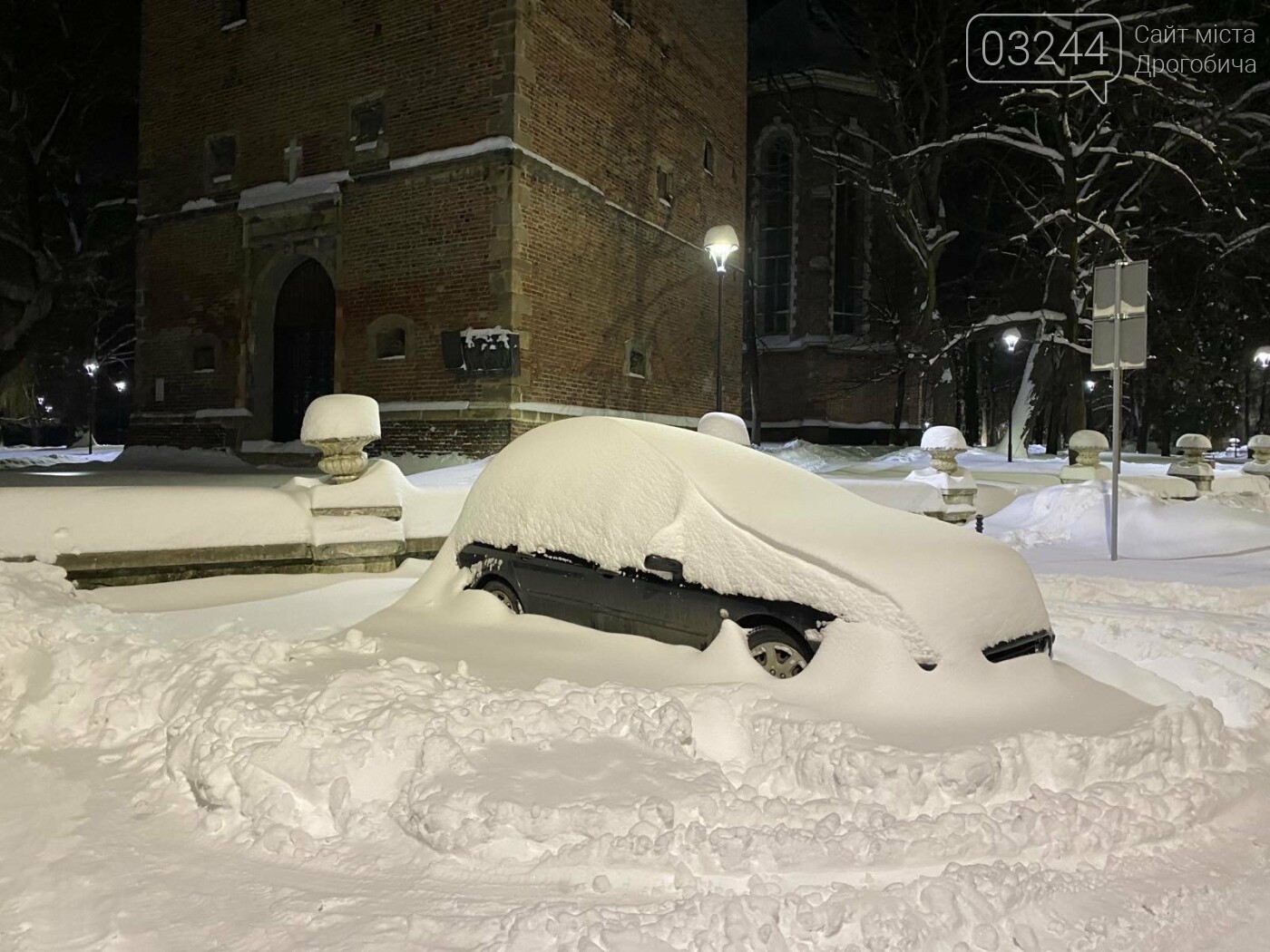Притрусило: негода перетворила автівки, які не виїжджали к..., фото-14 Притрусило: негода перетворила автівки, які не виїжджали кілька днів, на снігові кургани, - ФОТОРЕПОРТАЖ, фото-14