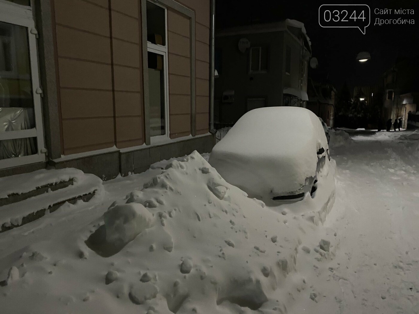 Притрусило: негода перетворила автівки, які не виїжджали к..., фото-13 Притрусило: негода перетворила автівки, які не виїжджали кілька днів, на снігові кургани, - ФОТОРЕПОРТАЖ, фото-13