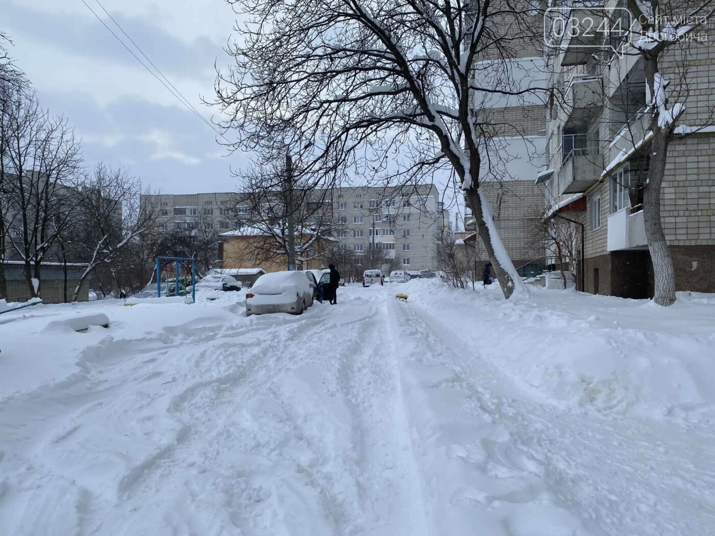 Притрусило: негода перетворила автівки, які не виїжджали кі..., фото-8 Притрусило: негода перетворила автівки, які не виїжджали кілька днів, на снігові кургани, - ФОТОРЕПОРТАЖ, фото-8