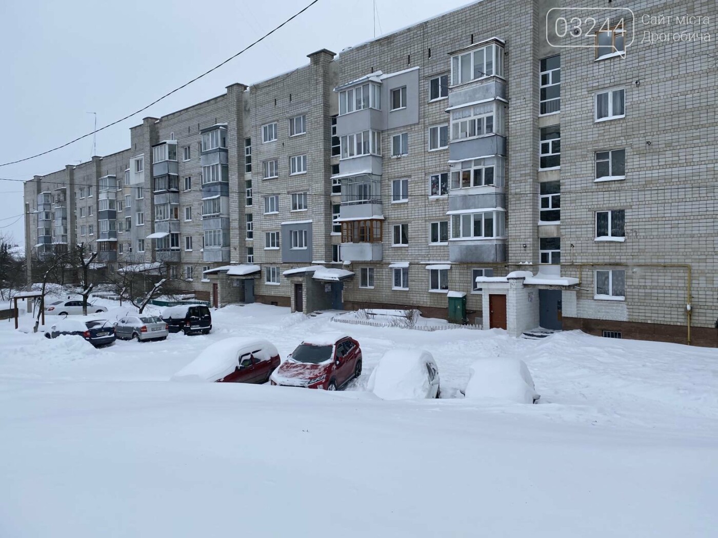 Притрусило: негода перетворила автівки, які не виїжджали кі..., фото-9 Притрусило: негода перетворила автівки, які не виїжджали кілька днів, на снігові кургани, - ФОТОРЕПОРТАЖ, фото-9