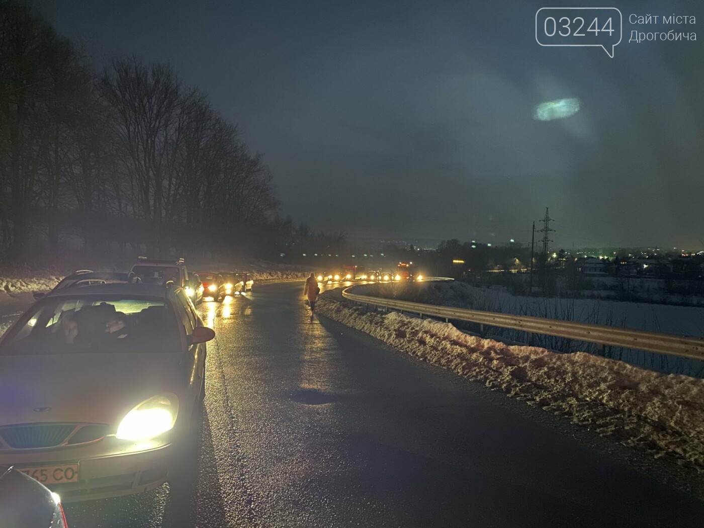 При в'їзді у Дрогобич ледь не перевернулась фура, фото-7 При в'їзді у Дрогобич ледь не перевернулась фура, фото-7