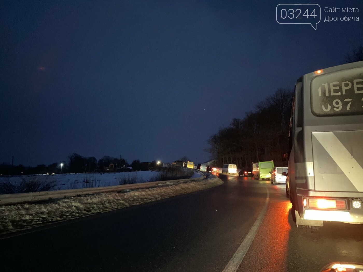 При в'їзді у Дрогобич ледь не перевернулась фура, фото-8 При в'їзді у Дрогобич ледь не перевернулась фура, фото-8