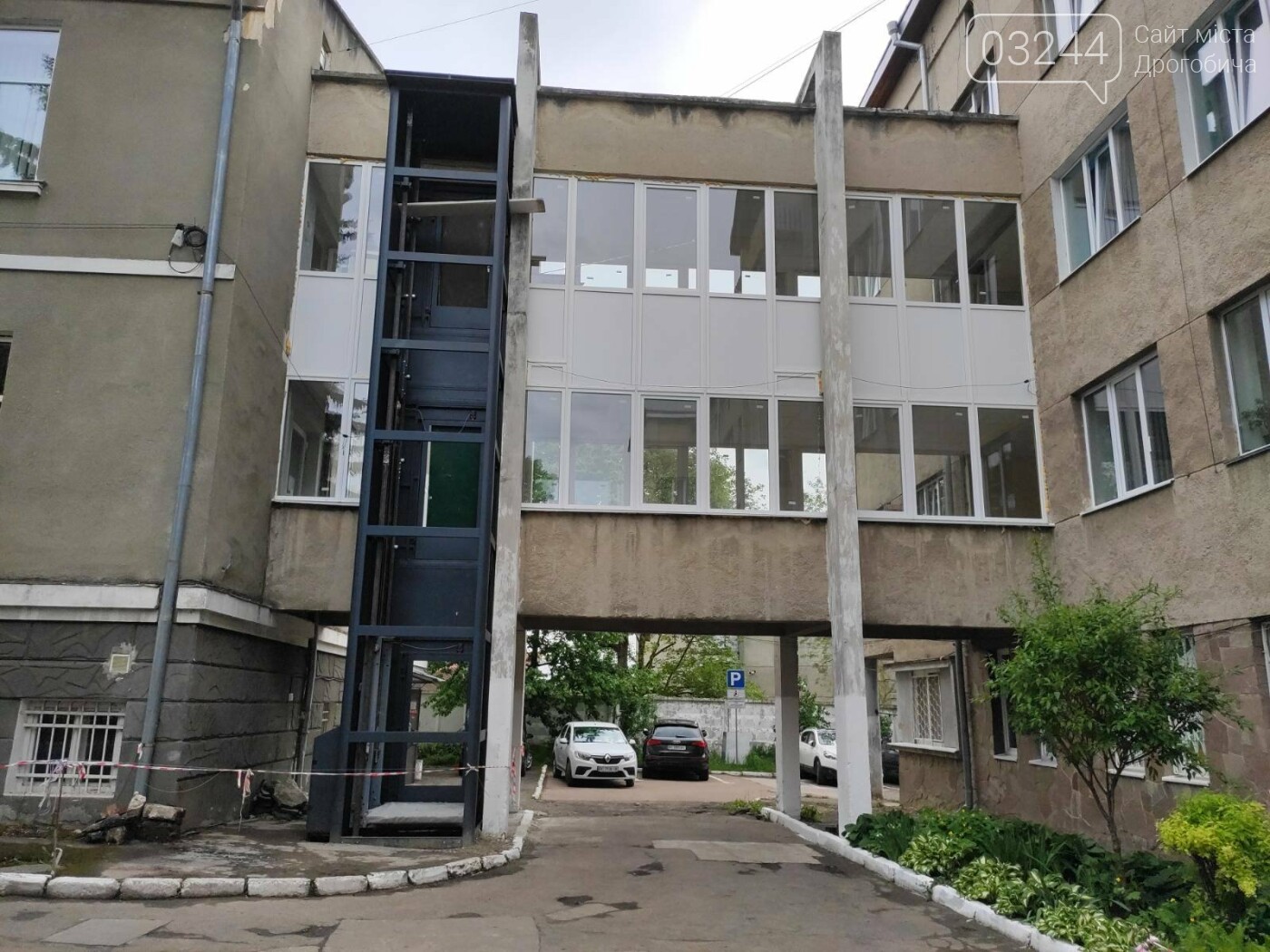 Осучаснюють: КНП «Дрогобицька поліклініка» встановлює зовн..., фото-1 Осучаснюють: КНП «Дрогобицька поліклініка» встановлює зовнішній ліфт для маломобільних груп населення, фото-1