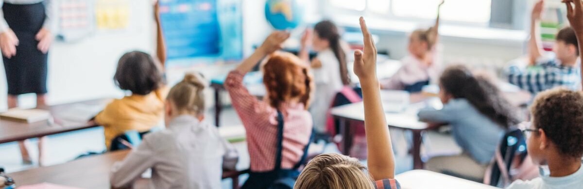 В школах помаранчевої зони вчителі проводитимуть уроки в захисних щ... В школах помаранчевої зони вчителі проводитимуть уроки в захисних щитках, – Ляшко