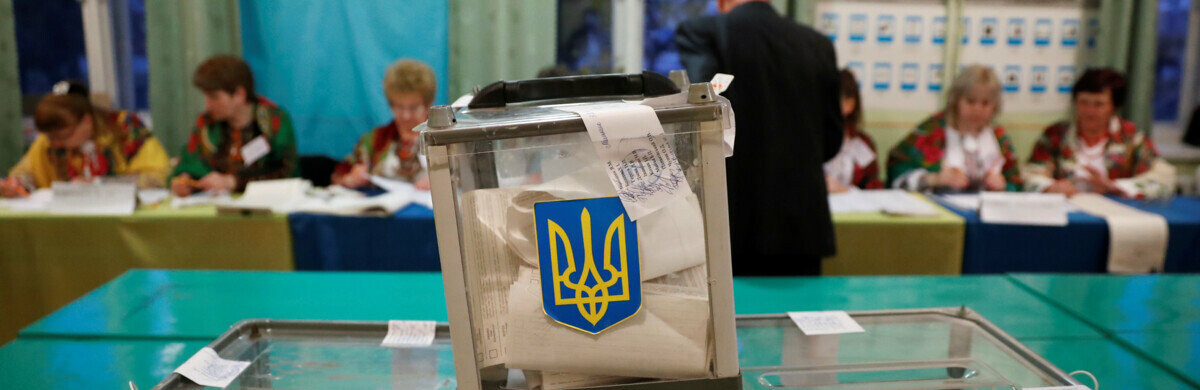 Недужі на COVID-19 зможуть проголосувати на місцевих виборах вдома... Недужі на COVID-19 зможуть проголосувати на місцевих виборах вдома чи в лікарні