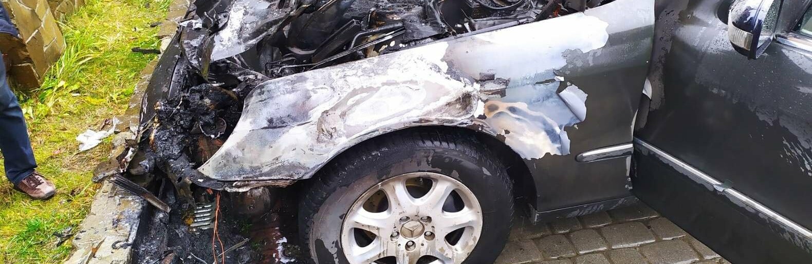 У Трускавці на парковці ресторану "Султан" загорівся «Merсedes» У Трускавці на парковці ресторану "Султан" загорівся «Merсedes»