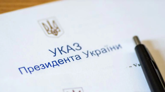 Президент присвоїв ім'я В'ячеслава Чорновола 76-му окремому полку П... Президент присвоїв ім'я В'ячеслава Чорновола 76-му окремому полку Повітряних сил