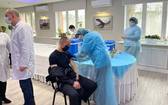 В Україні почали вакцинацію поліцейських, рятувальників і прикордон... В Україні почали вакцинацію поліцейських, рятувальників і прикордонників