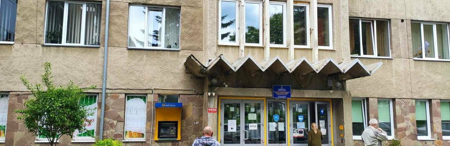 Осучаснюють: КНП «Дрогобицька поліклініка» встановлює зовнішній ліф... Осучаснюють: КНП «Дрогобицька поліклініка» встановлює зовнішній ліфт для маломобільних груп населення